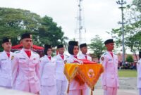 Sri Mulyani tergabung dalam pasukan inti pembawa baki pada upacara pengibaran sang merah putih HUT ke-80 RI.