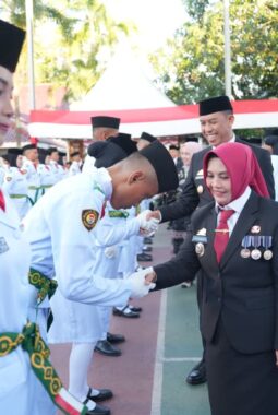 Bupati Ratnawati Kukuhkan 70 Anggota Paskibraka Sinjai Tahun 2025