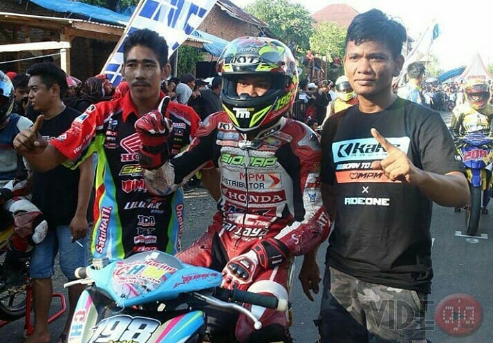 Almarhum Awhin Sanjaya saat mengendarai motor dari Lilo AK