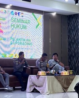 HMI Komisariat Hukum Uniasman Gelar Pelantikan Kohati dan Seminar Hukum