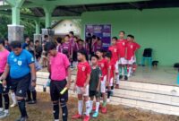 Tim sepak bola Liga Pelajar SD Inpres 5/81 Ponre Ponre persiapan memasuki arena.