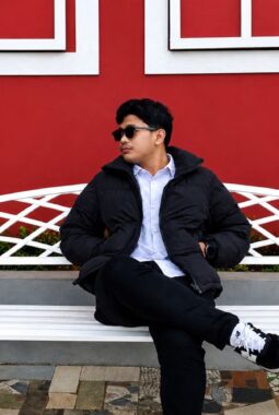 KAMPUS DALAM BAYANG-BAYANG FORMALITAS: ANTARA GELAR, CITRA, DAN KEHILANGAN SUBSTANSI