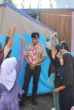 Bupati Bone Sambangi Perkemahan Pramuka Ponre, Tekankan Pentingnya Disiplin dan Kemandirian