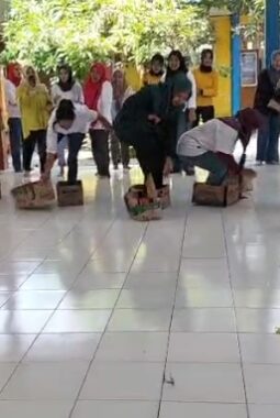 Seru! Guru, Orang Tua dan Anak TK Pembina Adu Kompak di HUT RI