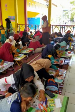 Serunya Anak dan Ibu Berkolaborasi, Lomba Mewarnai HUT RI di TK Negeri Pembina Penuh Makna